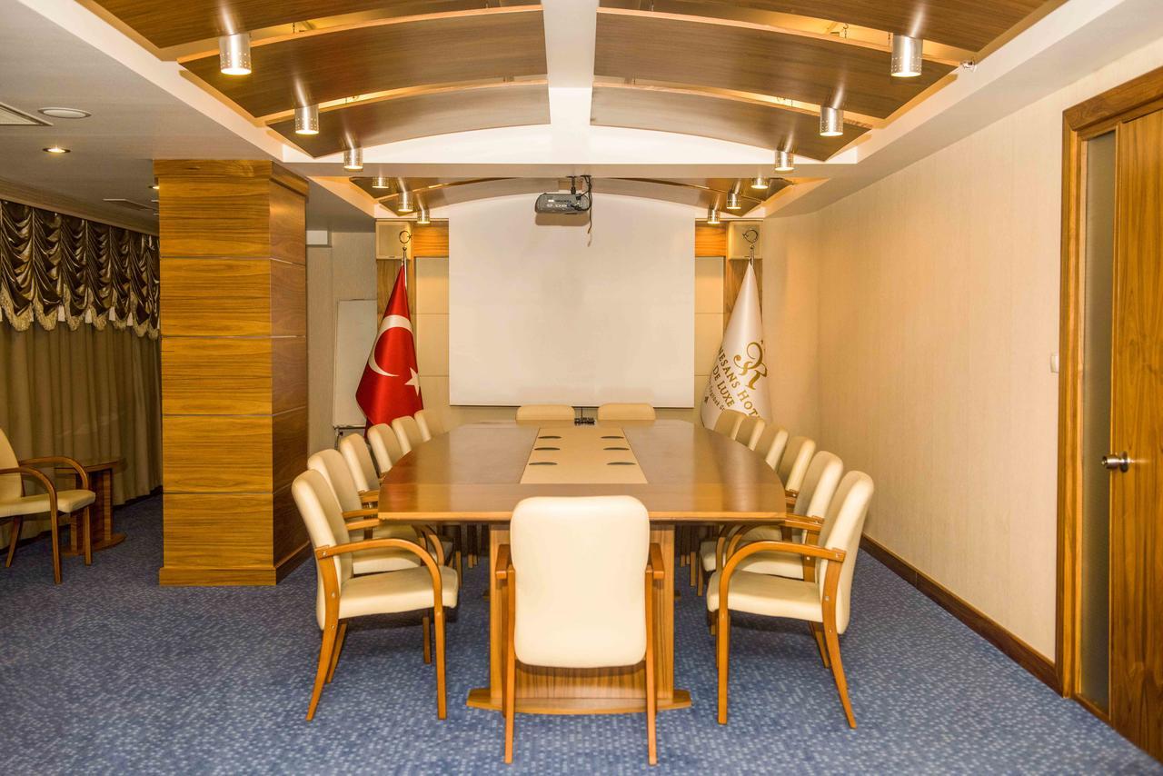 Ozgobek Ronesans Hotel De Luxe Uşak Exteriér fotografie